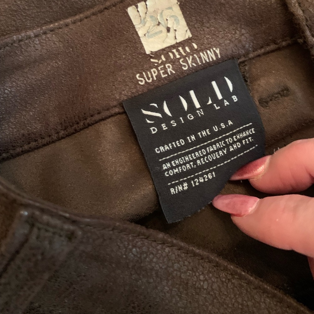 đź’•SOLD DESIGN LABđź’•BROWN COATED SKINNY JEANS. EXCELLENT CONDITION!! - Picture 8 of 10